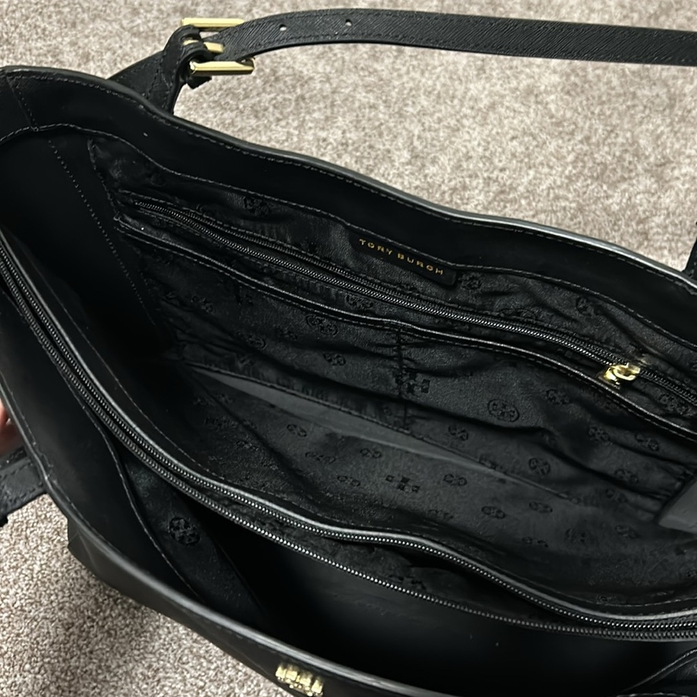 TORY BURCH York Leather Buckle Tote *black* - Picture 11 of 17